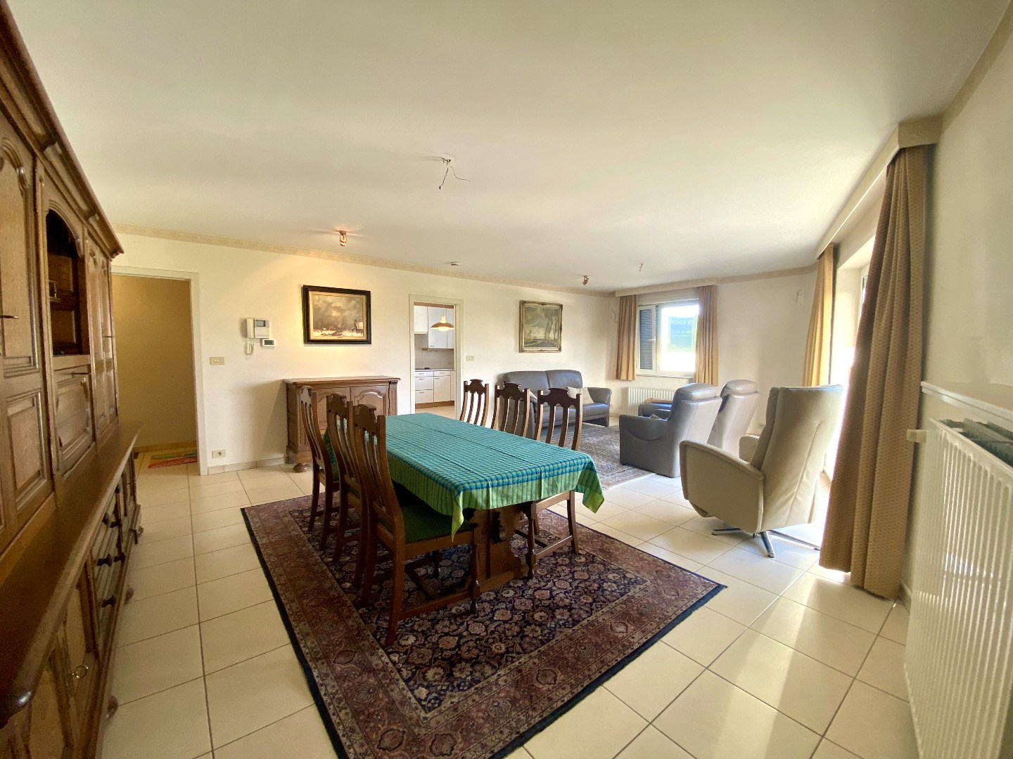 Ruim hoekappartement met 3 slaapkamers en garage in hartje Waregem! 