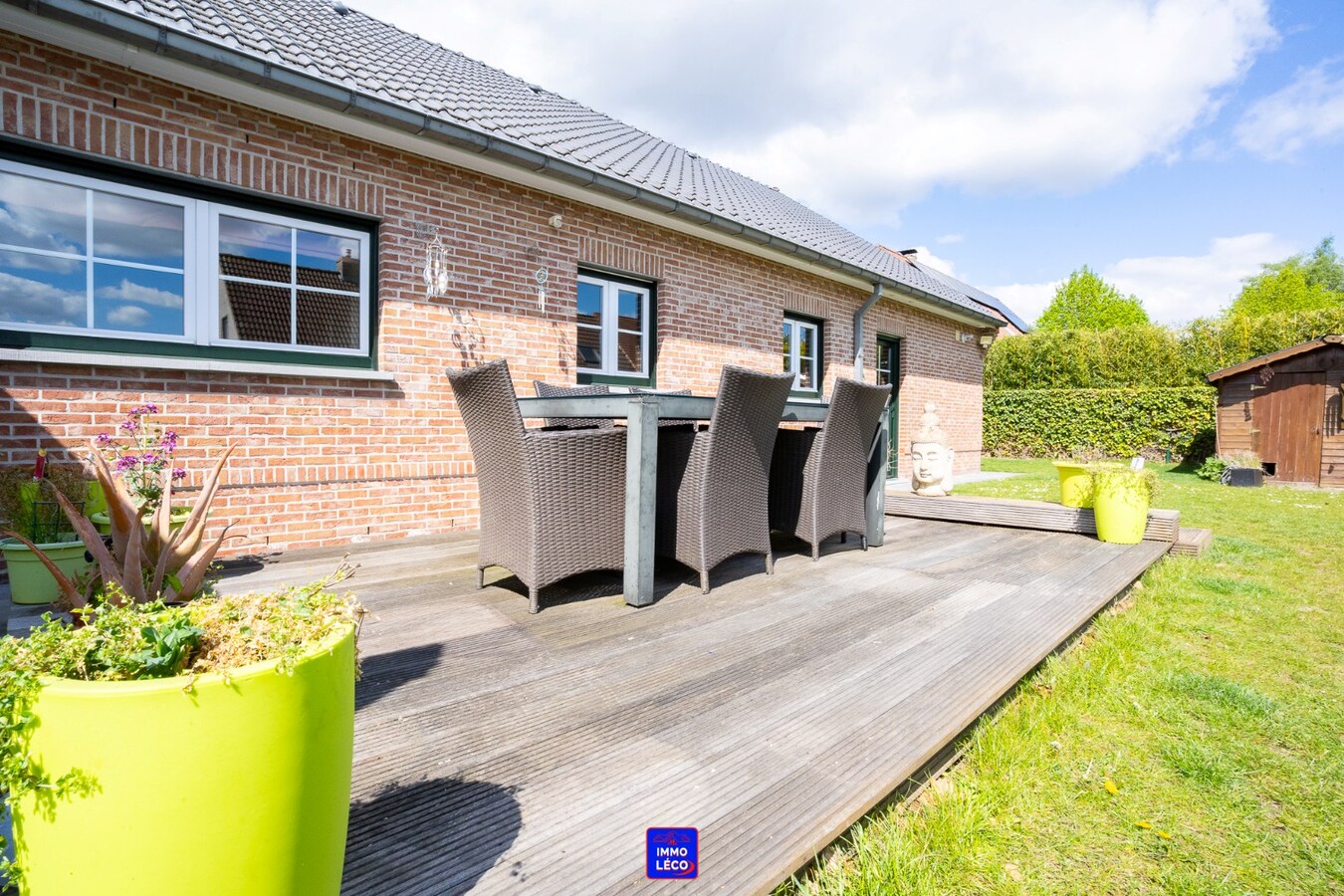 Plain-Pied érigé sur 808m², clos résidentiel prisé, garage et carport, COUP DE COEUR ! 