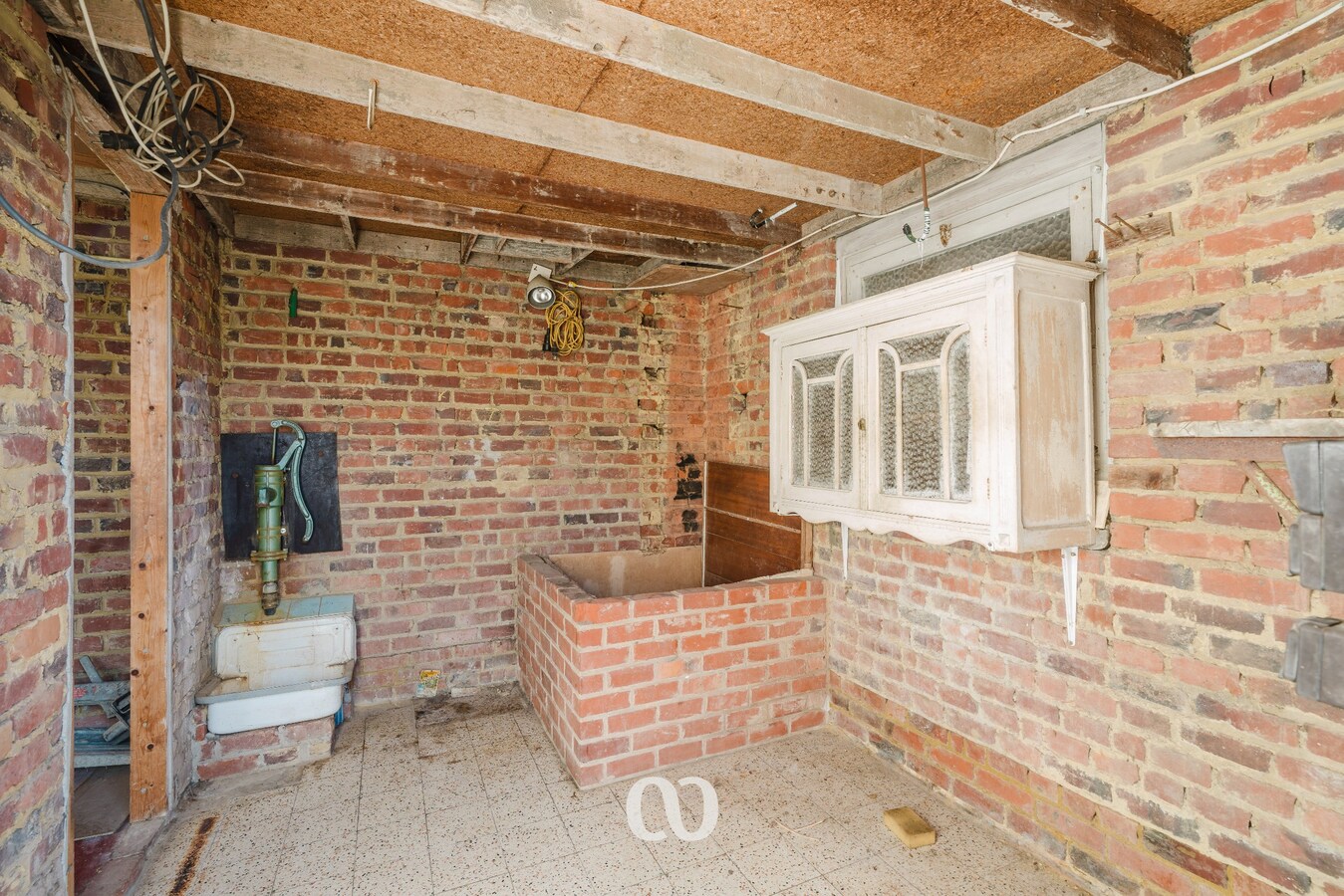 Stevige gezinswoning met tuin en garage nabij het centrum van Oudenaarde 