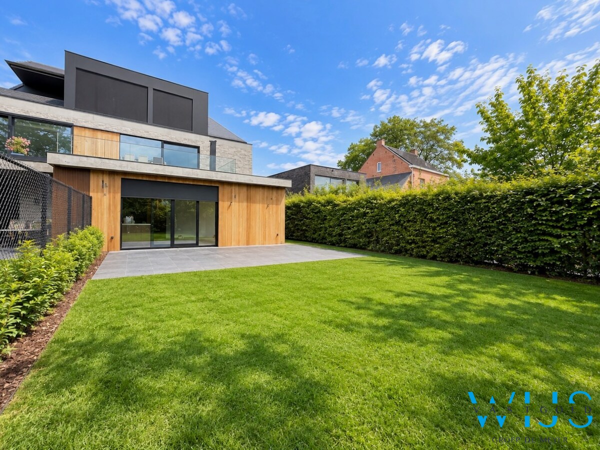 High-end gelijkvloers appartement met tuin te Lembeke ! 