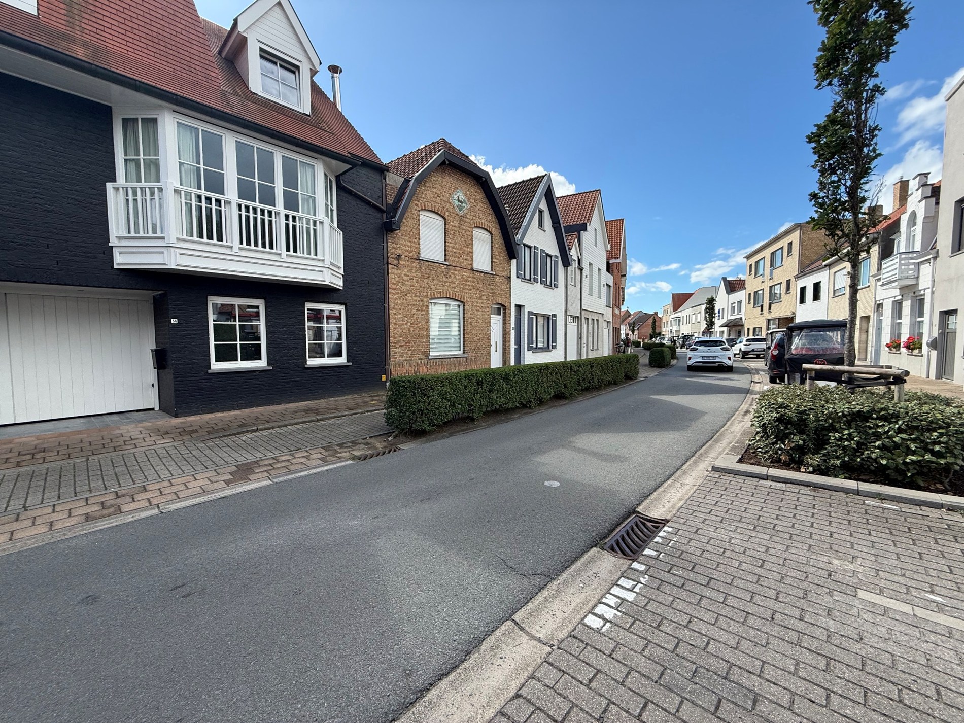 ONGEMEUBELD - Prachtige bel-étage, rustig gelegen te Oud Knokke doch op fietsafstand van het strand. 