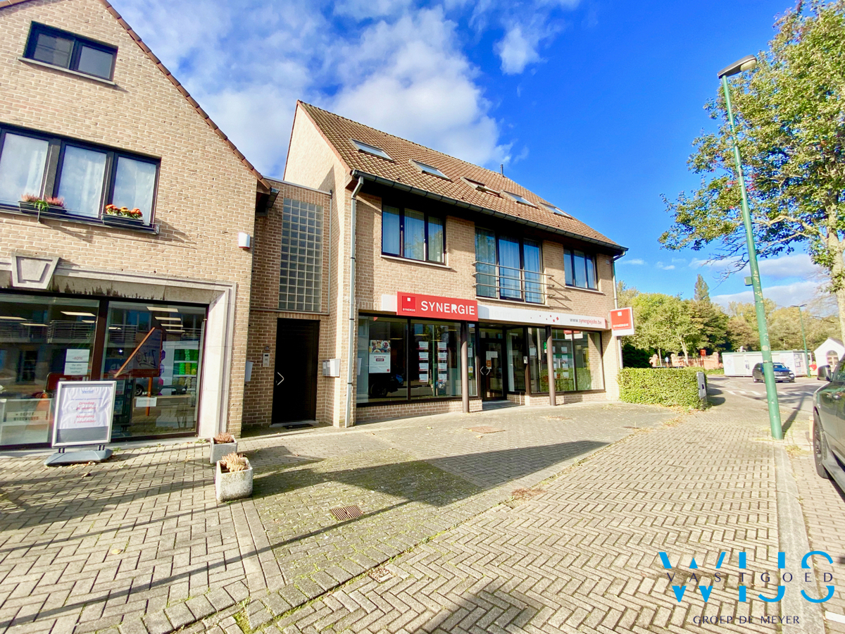 Instapklaar 2 slaapkamer appartement met terras &amp; garage ! 