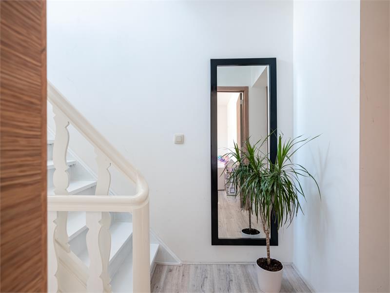 Ruime, subliem gerenoveerde woning in hartje Eeklo 