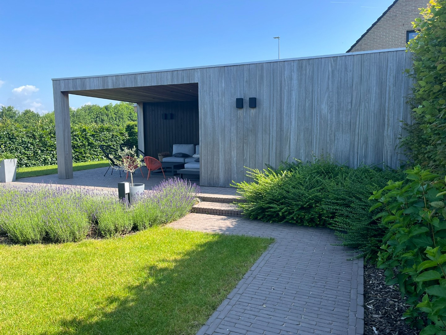 Ruime, instapklare,  alleenstaande woning met garage en tuin op 818 m² 