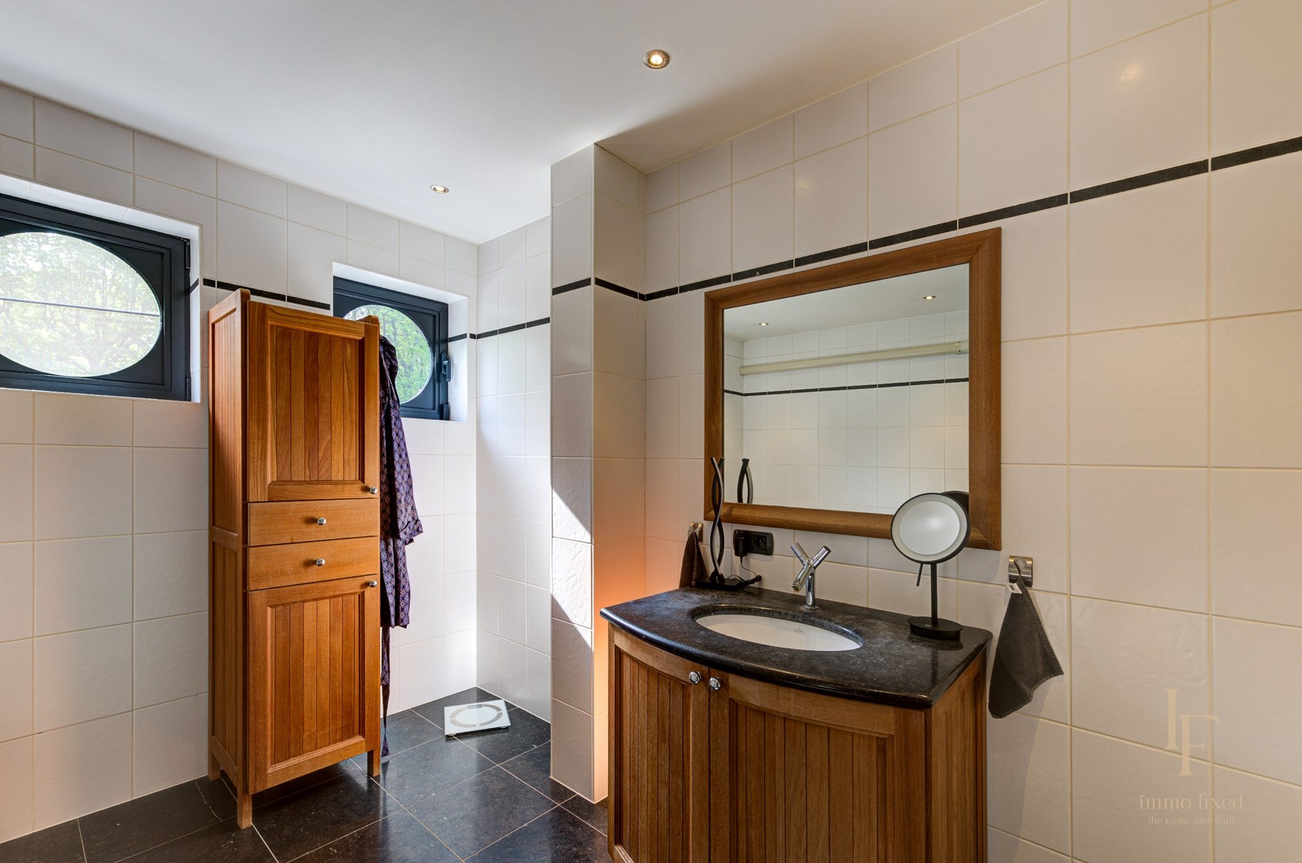 Moderne villa met 7 slaapkamers te Zoersel. 