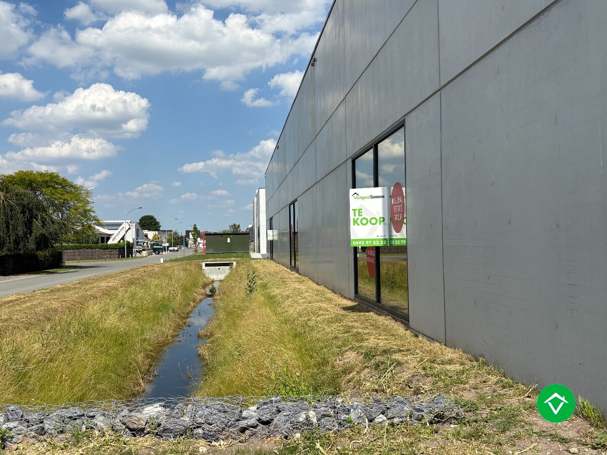Loods te koop – 225 m² met 3 parkeerplaatsen inbegrepen op de industriezone te Ichtegem 
