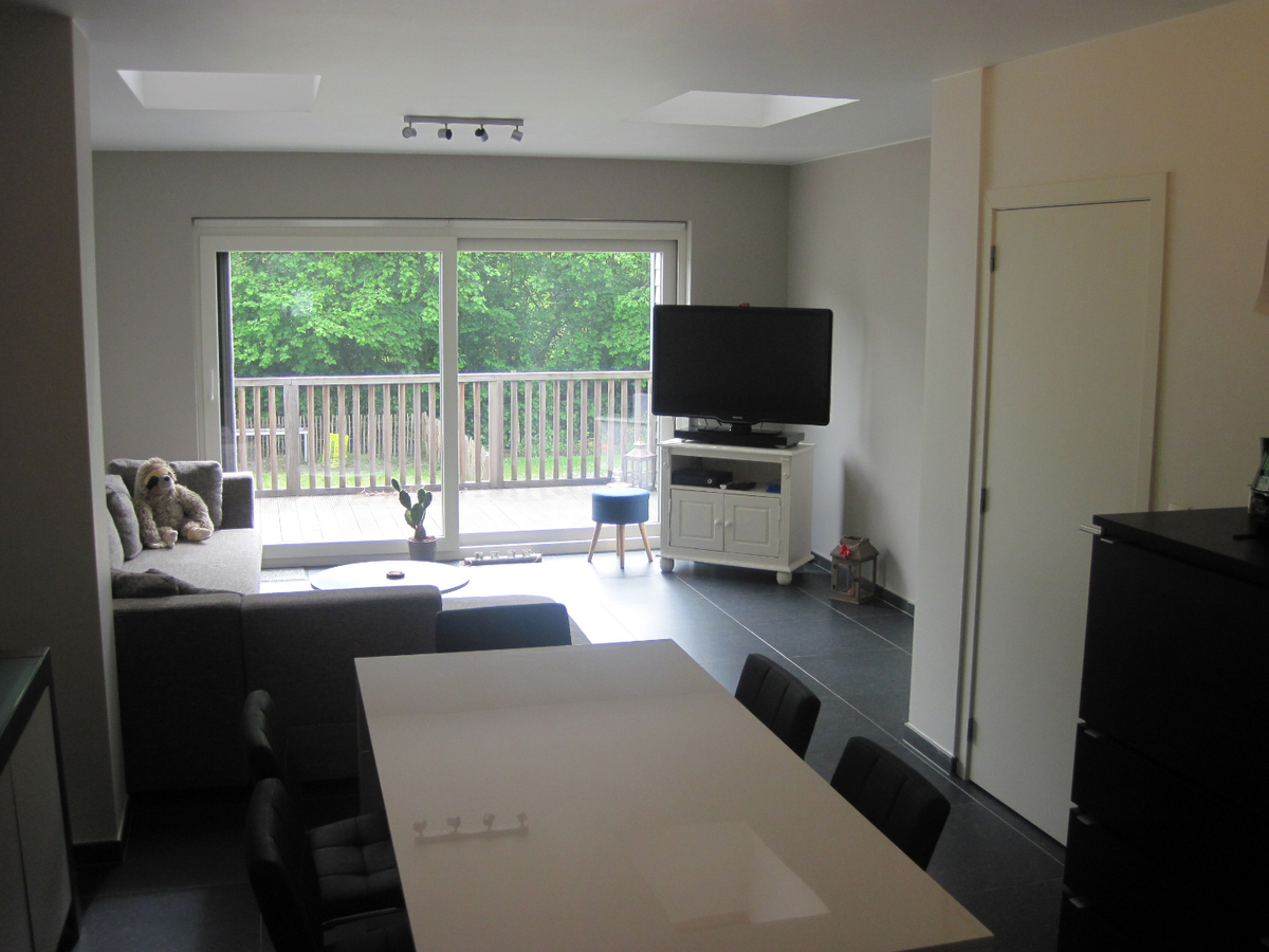 Recent vernieuwde rijwoning nabij de Schelde. 