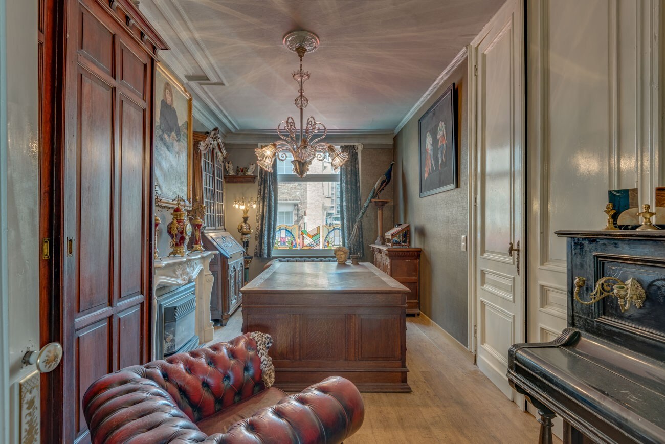 Karaktervolle herenwoning in Belle-Epoquestijl vlakbij zee en strand te Heist. 