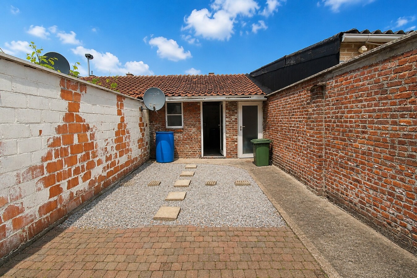 Te koop: Gezellige stadswoning met 5 slaapkamers en diepe tuin op centrale ligging Sint-Niklaas! 