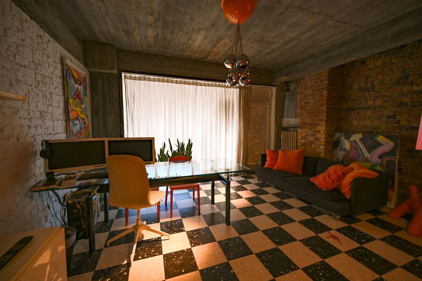 ZEER CENTRAAL GELEGEN UNIEK APPARTEMENT/HANDELSPAND TE OOSTENDE 