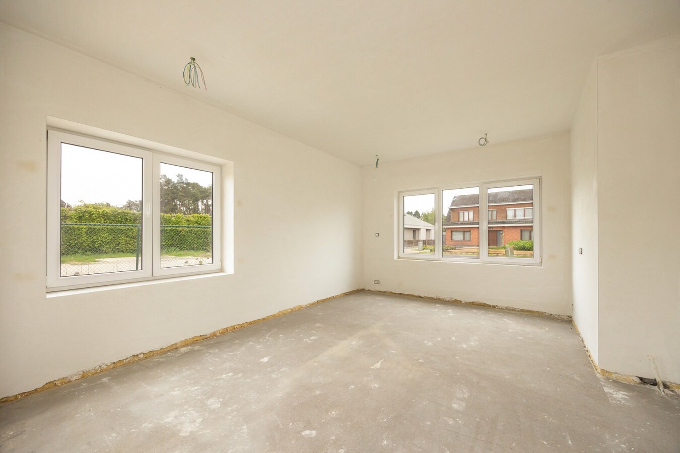 Vernieuwbouwwoning met ruim nieuwbouwmagazijn van 155 m² 