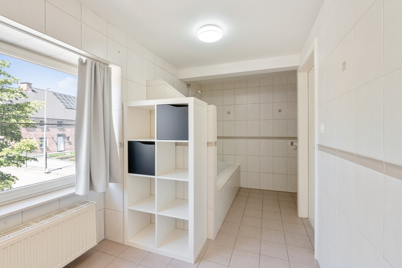 Verrassend ruim triplexappartement - B-label - 4 slpk  en aagename buitenbeleving. 