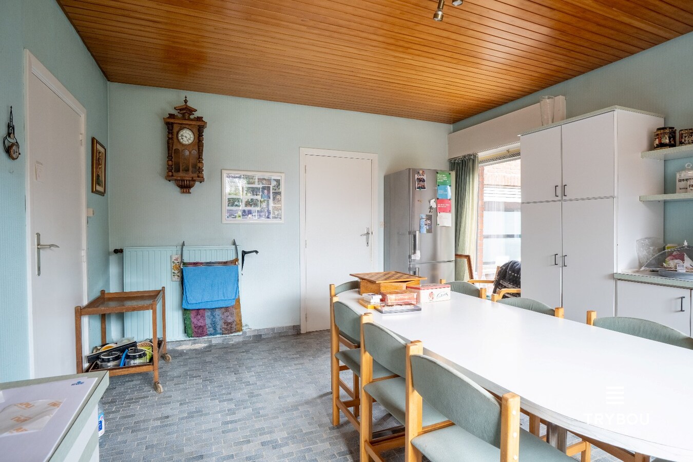 Ruime woning met winkelruimte, loods (optioneel) en garage 