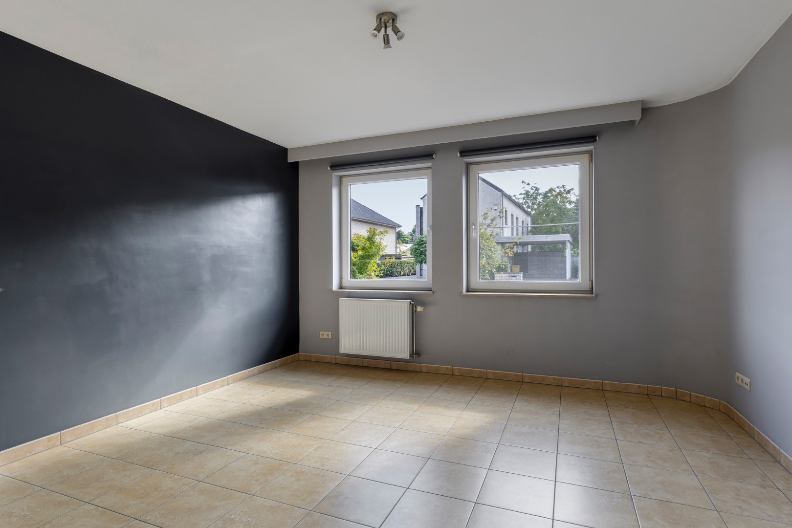 Instapklaar gelijkvloers appartement met tuin in het centrum van Geel 