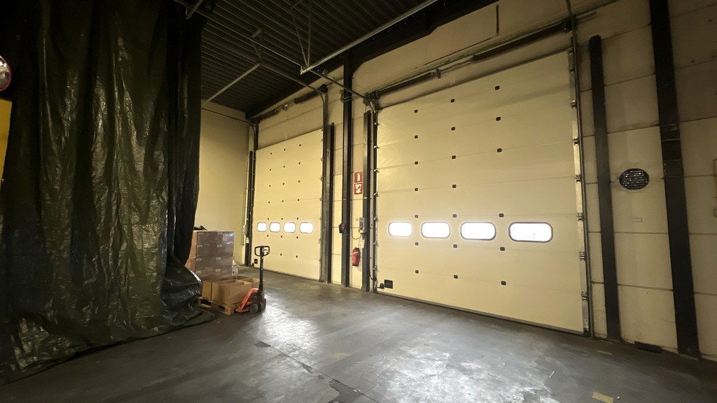Magazijnen met kantoren te huur in Industriepark Drongen
