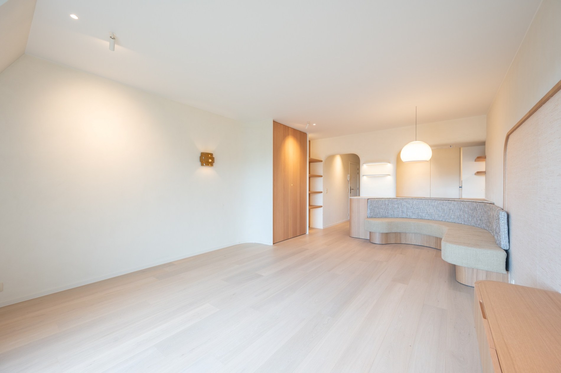 Klassevol appartement gelegen in een charmante villaresidentie in het Zoute. 