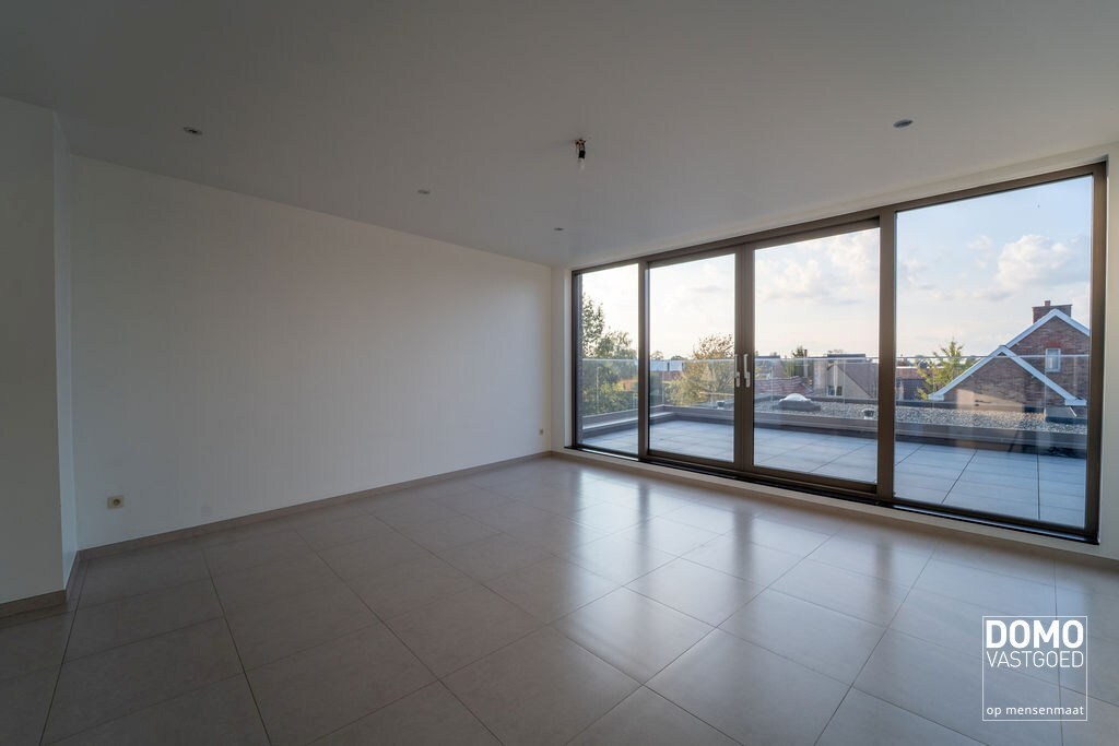 LUXE PENTHOUSE APPARTEMENT VAN 192 M² MET 3 SLAAPKAMERS, 2 TERASSEN, EN ONDERGRONDSE GARAGEBOX IN HASSELT (SINT-LAMBRECHTS-HERK) 