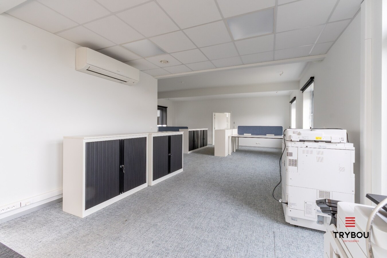 Groot kantoorgebouw op toplocatie te Ieper 