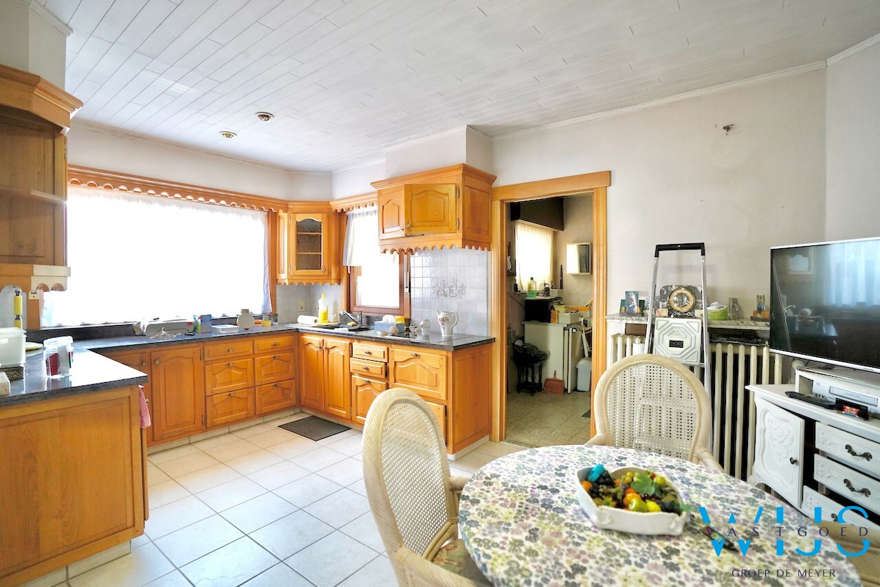 Volwaardig woonhuis met bijgebouwen te Wippelgem ! 