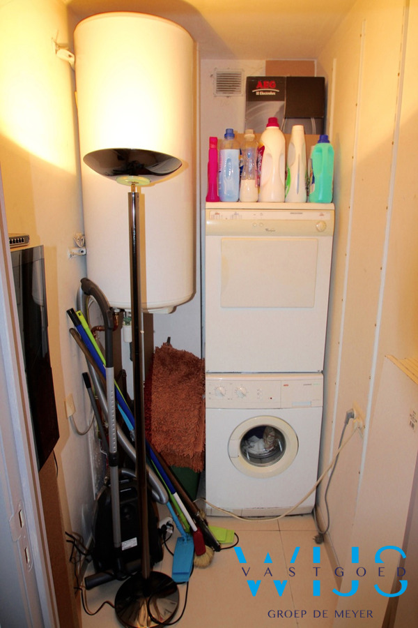 Lichtrijk dakappartement met aparte vrijstaande garage 