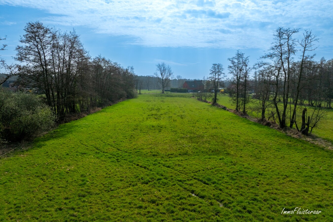 Statige woning met opslagruimte en stalgebouw op ca. 11.391 m2 te Geel 