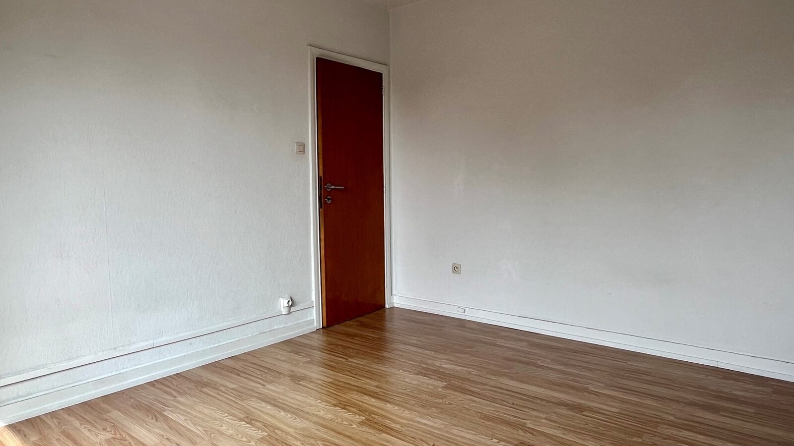 Gerenoveerde woning met prachtige tuin, gelegen in het centrum van kermt. 