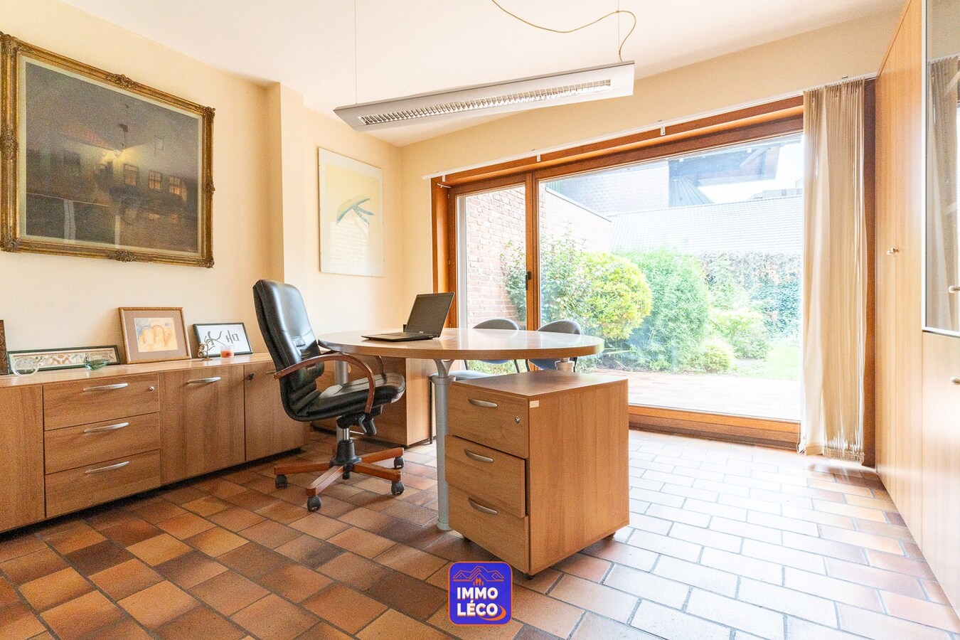 Maison d'architecte avec profession libérale, double garage, jardin, CENTRE-VILLE ! 