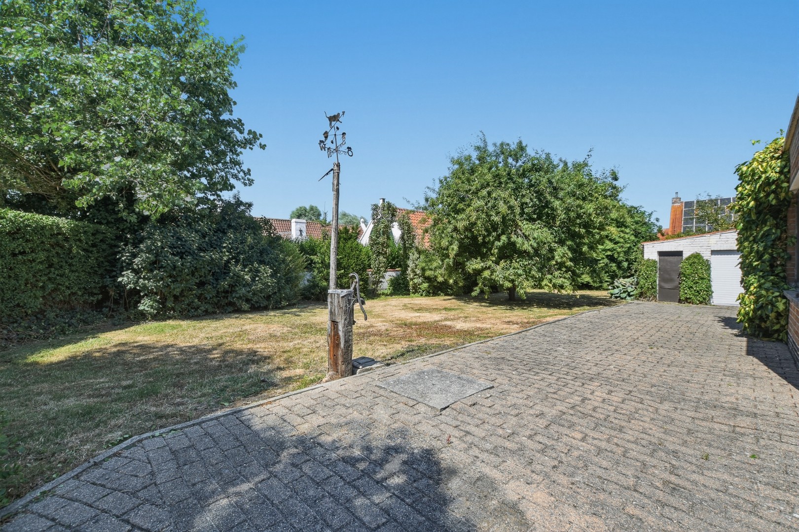 Authentieke en karaktervolle bungalow met veel mogelijkheden in Vosseslag, De Haan 