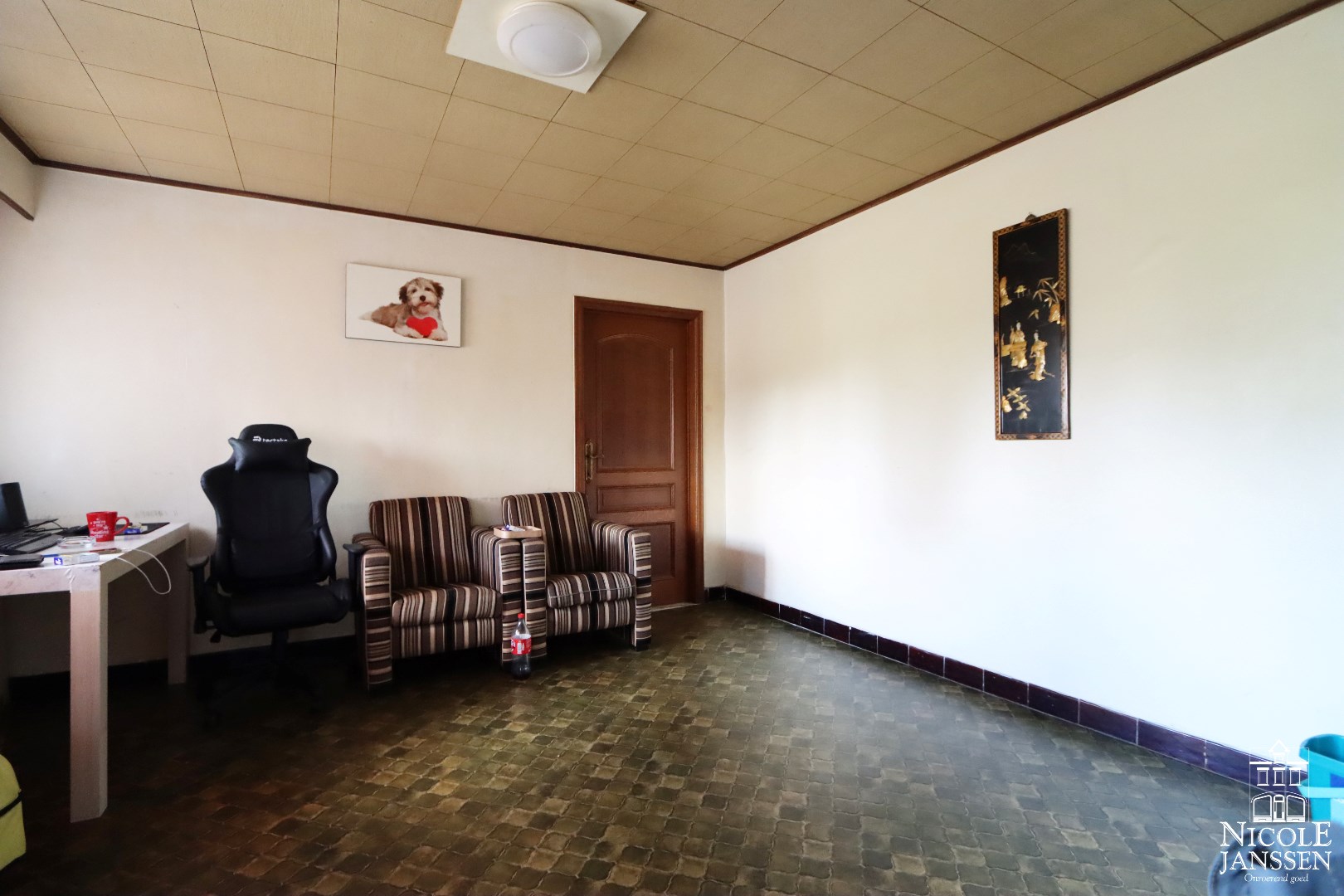 Bureel/speelkamer naast de keuken