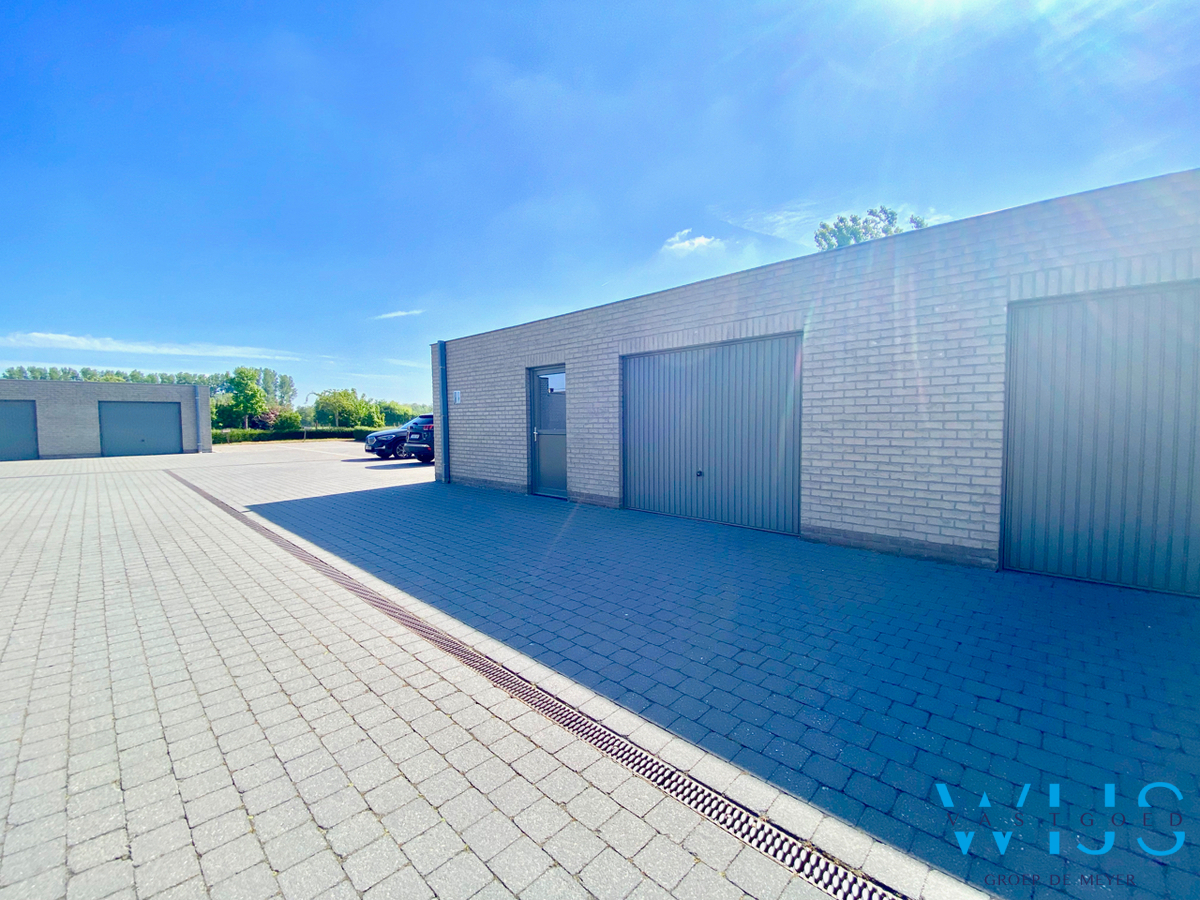 Instapklaar appartement met ZEER RUIM zonneterras te Ertvelde ! 