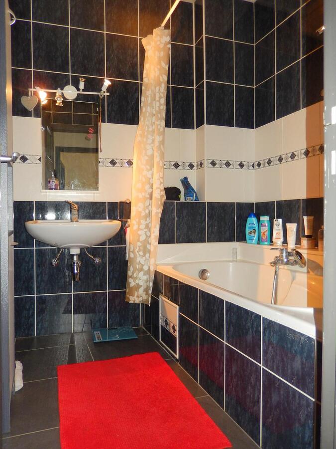 Vernieuwd appartement met zuidgerichte tuin 