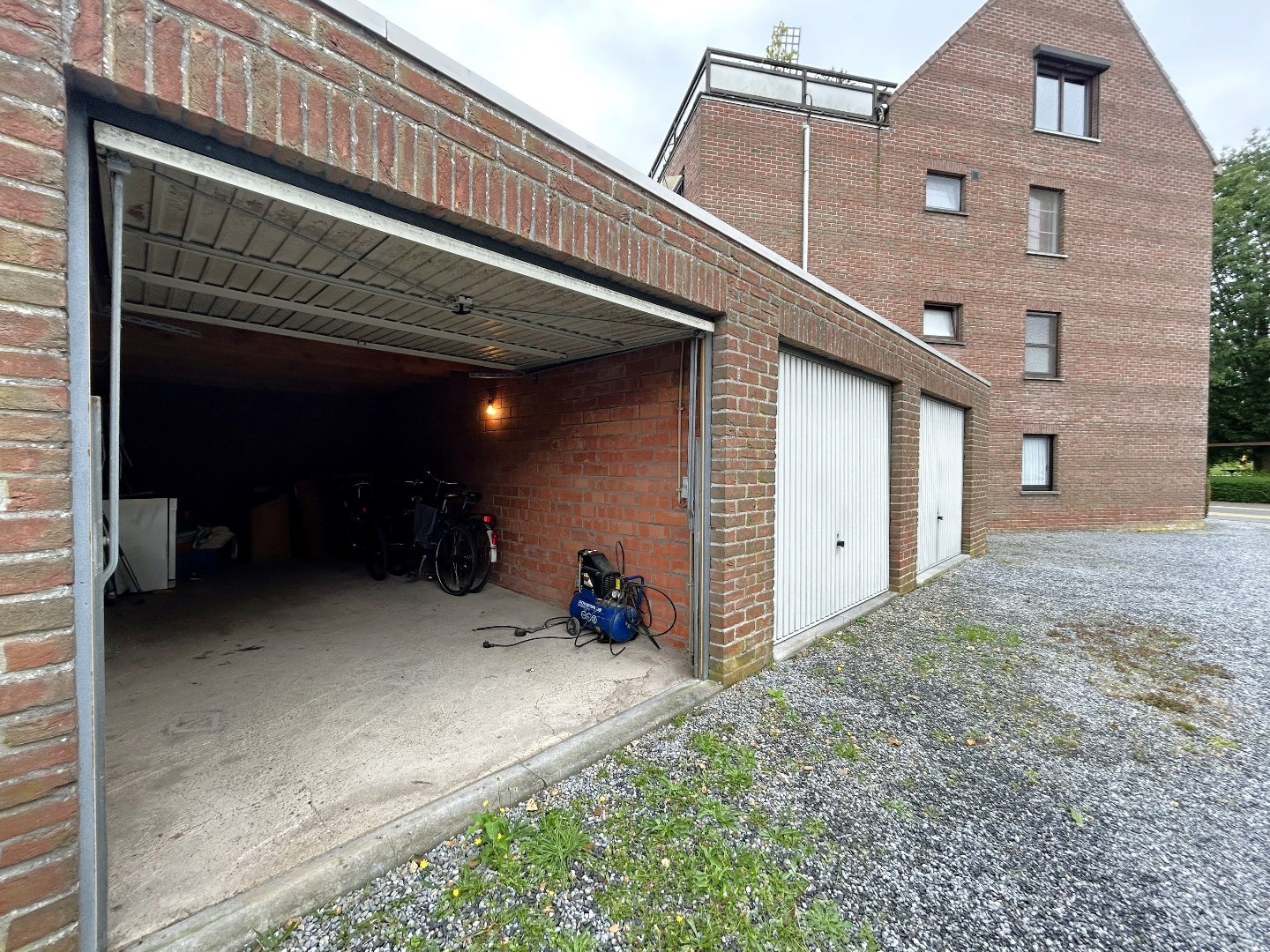 Instapklaar appartement met 2 slpk. en zeer groot terras in centrum Geel 