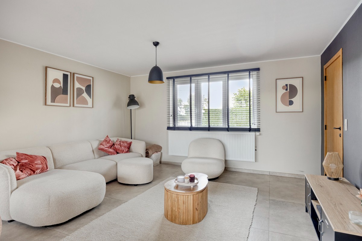 Halfopen bebouwing met 3 slaapkamers, tuin en garage 