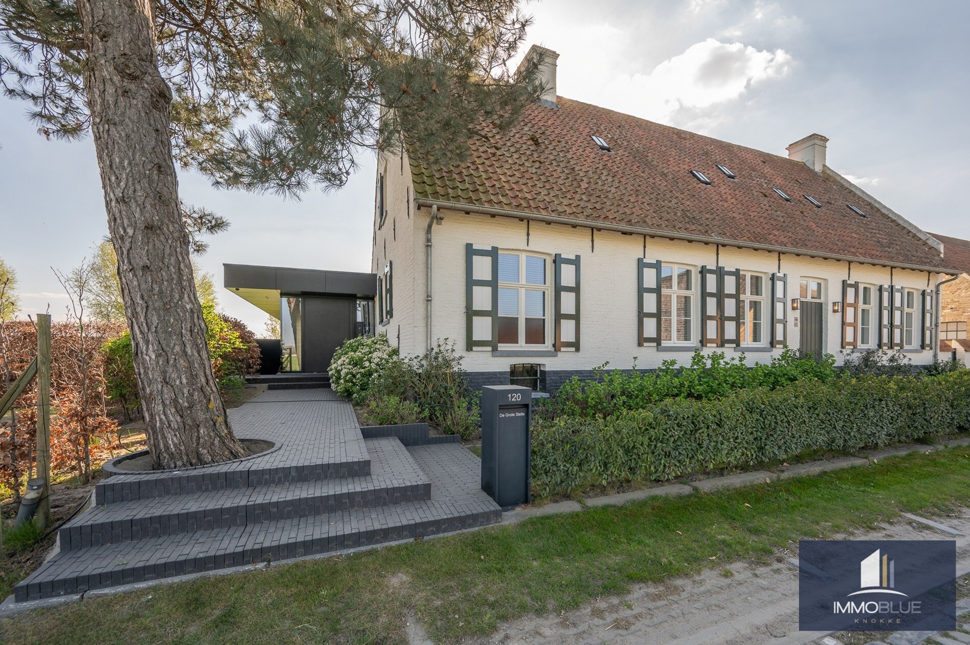 Uniek eigendom met adembenemende zichten gelegen op een perceel van ongeveer 3000 m². 