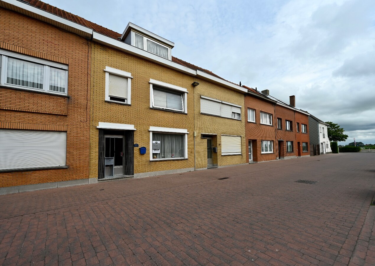 RUIME GEZINSWONING MET STADSTUINTJE NABIJ SPUIKOM 