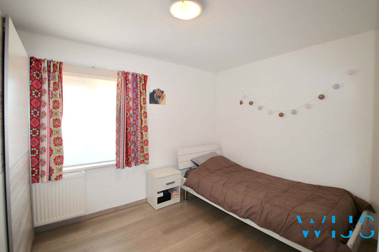 Tof woonhuis op een ideale locatie in OOSTEEKLO ! 