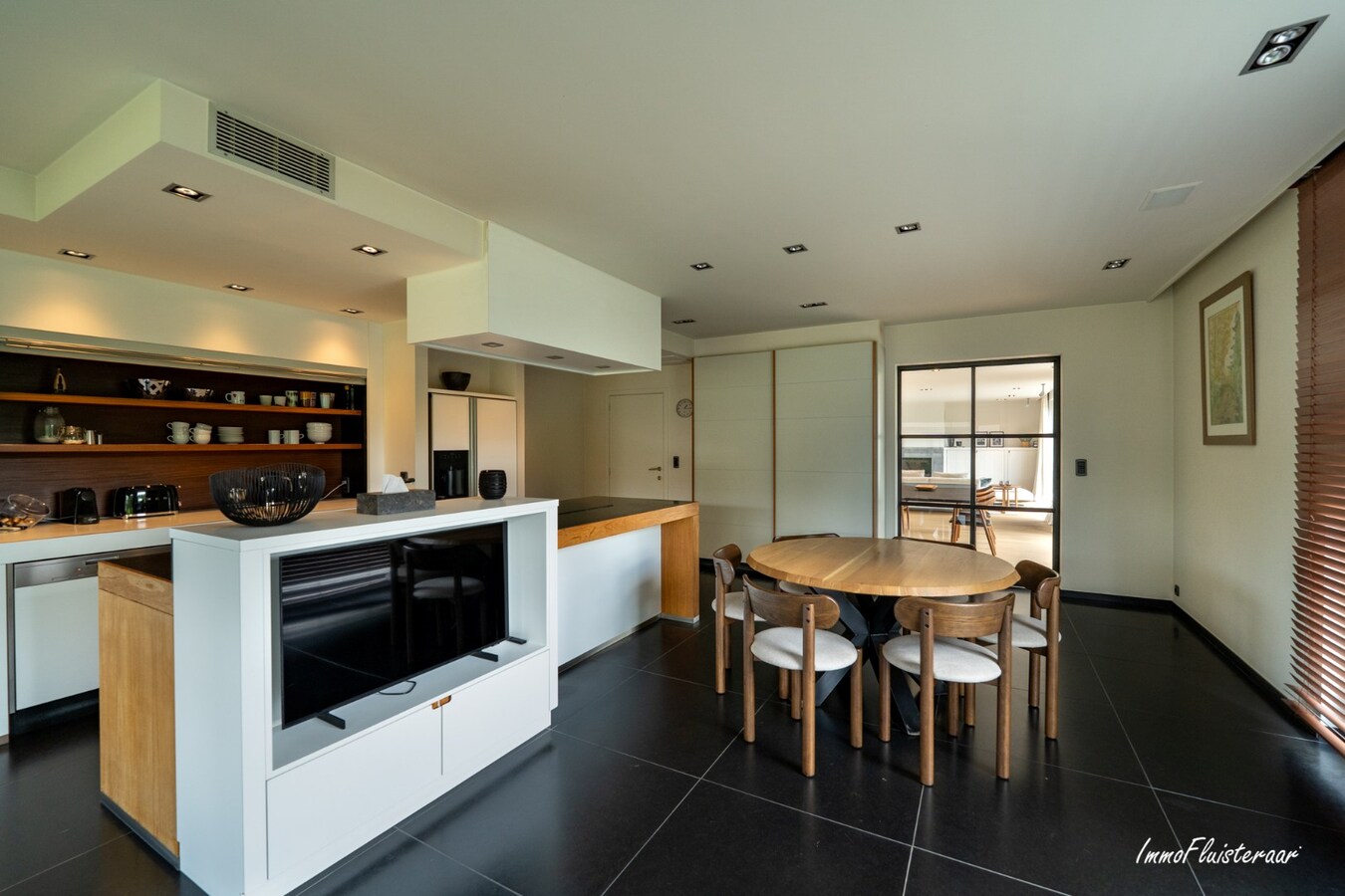 Beautiful villa with indoor and outdoor riding arenas on over 2.4 hectares in Ardooie 