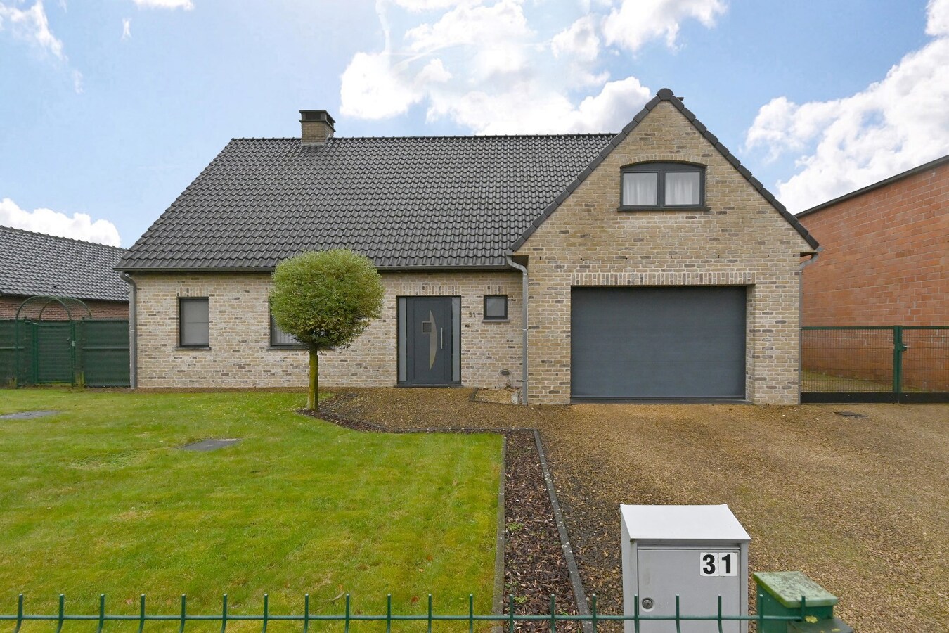 Tijdloze vrijstaande villa op ruim perceel 