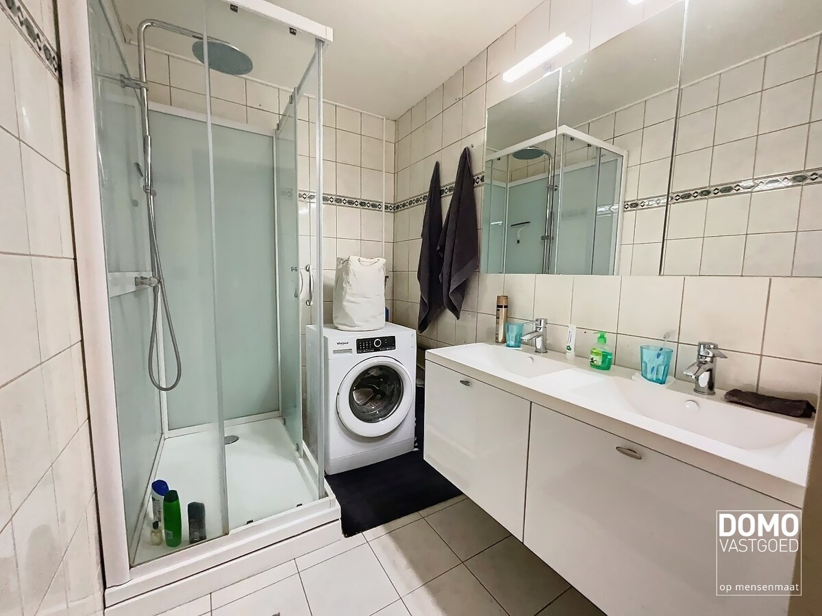 RUIM APPARTEMENT MET 3 SLAAPKAMERS EN GARAGEBOX VLAKBIJ CENTRUM HASSELT 