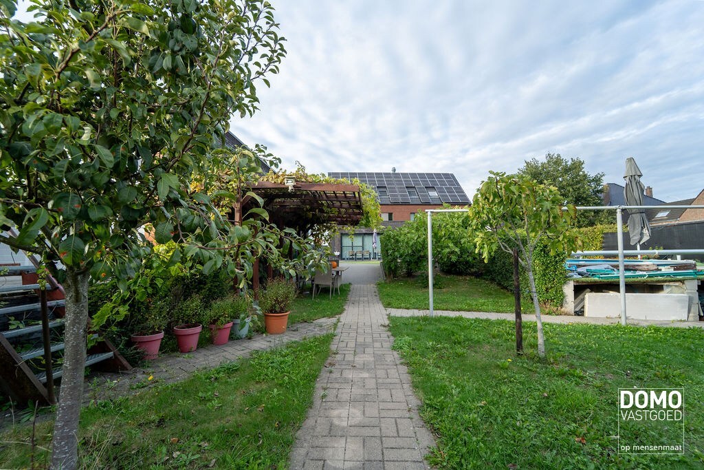 Gunstig gelegen handelshuis te Spalbeek (Hasselt) 