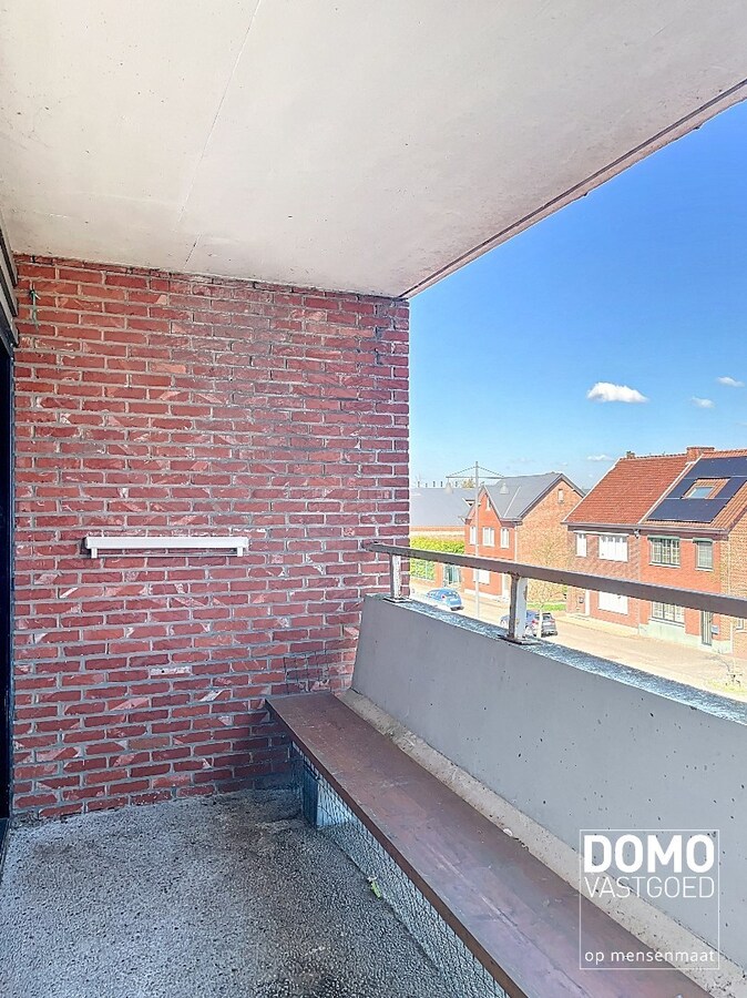 APPARTEMENT MET TERRAS IN HET CENTRUM VAN KERMT 