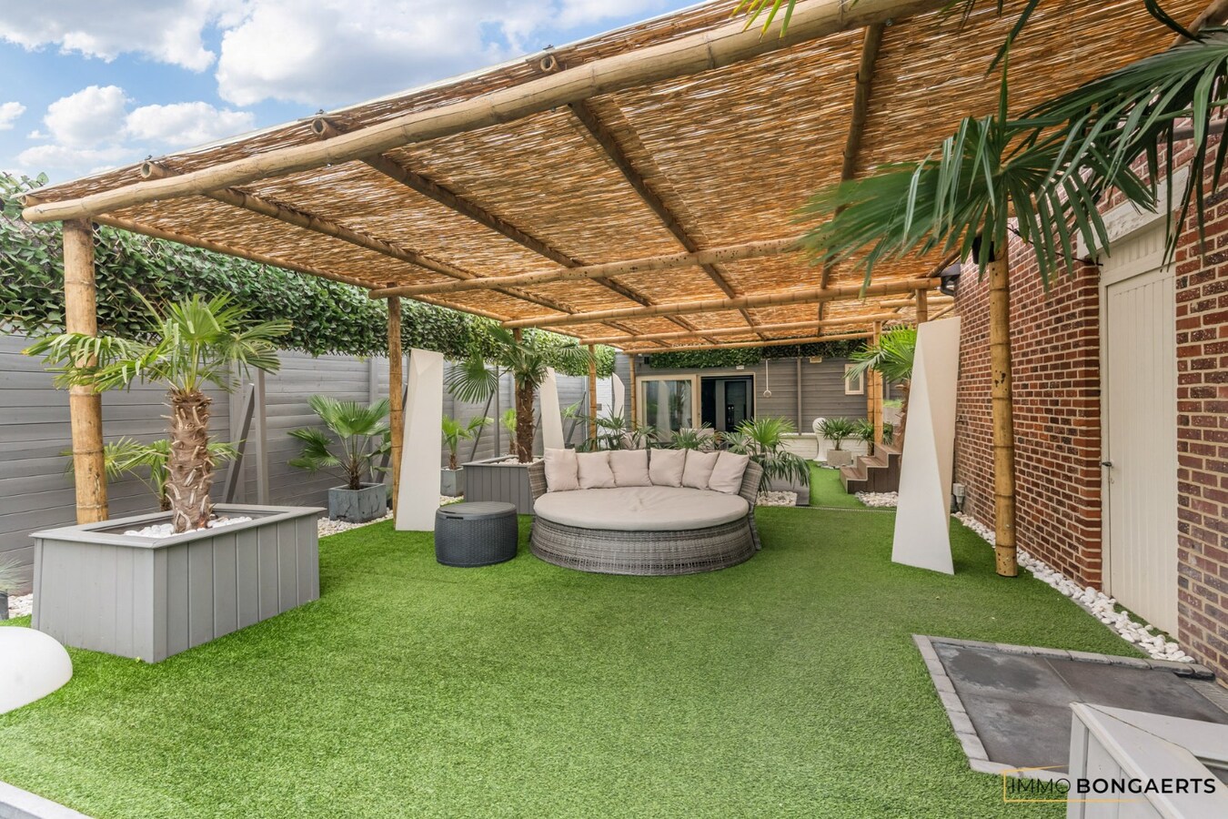 Exclusieve woning met volledig uitgeruste wellnesspraktijk nabij Hasselt 