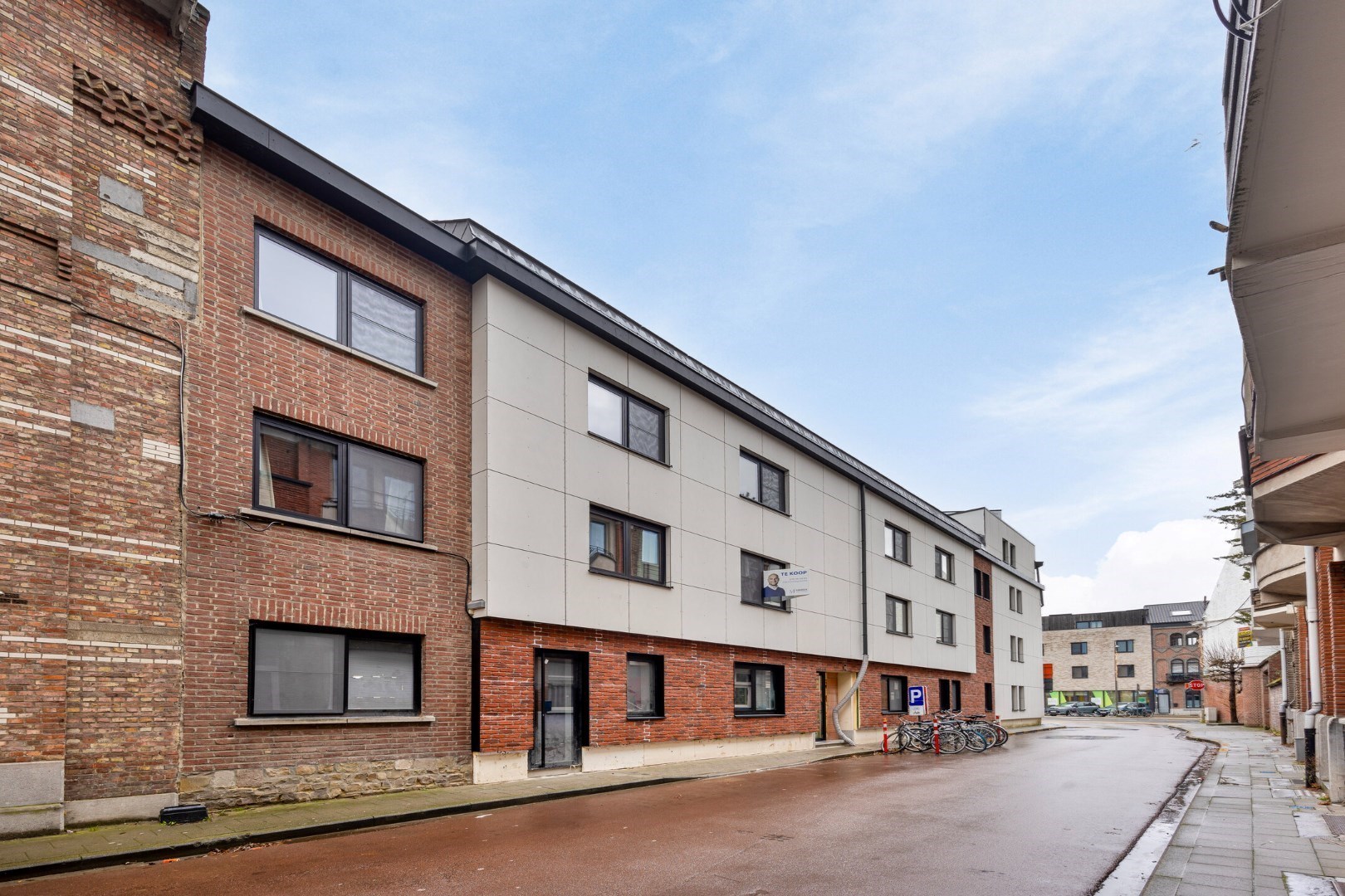 Volledig gerenoveerde en gemeubelde studentenkamers met privé-sanitair. 