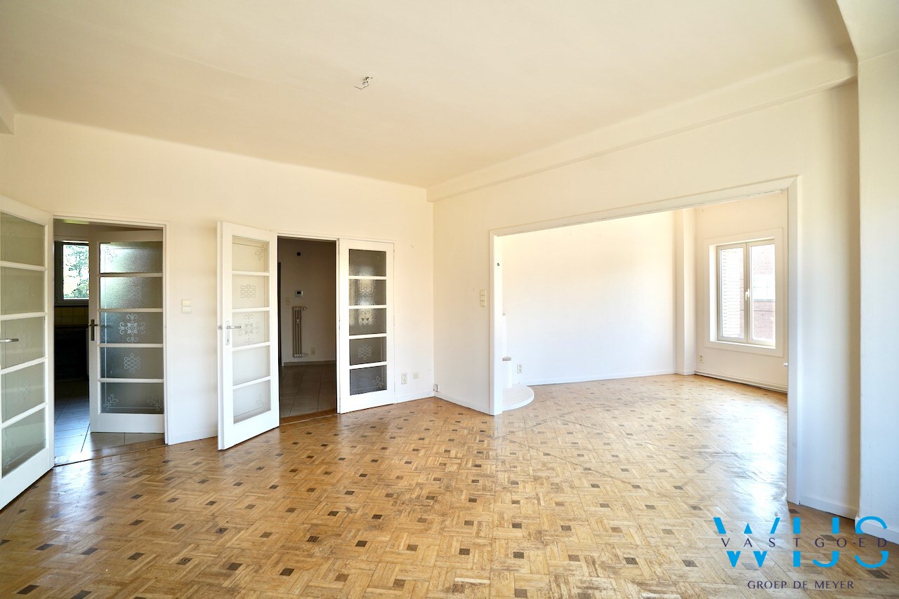 Zeer ruim karaktervol appartement te Gent ! 