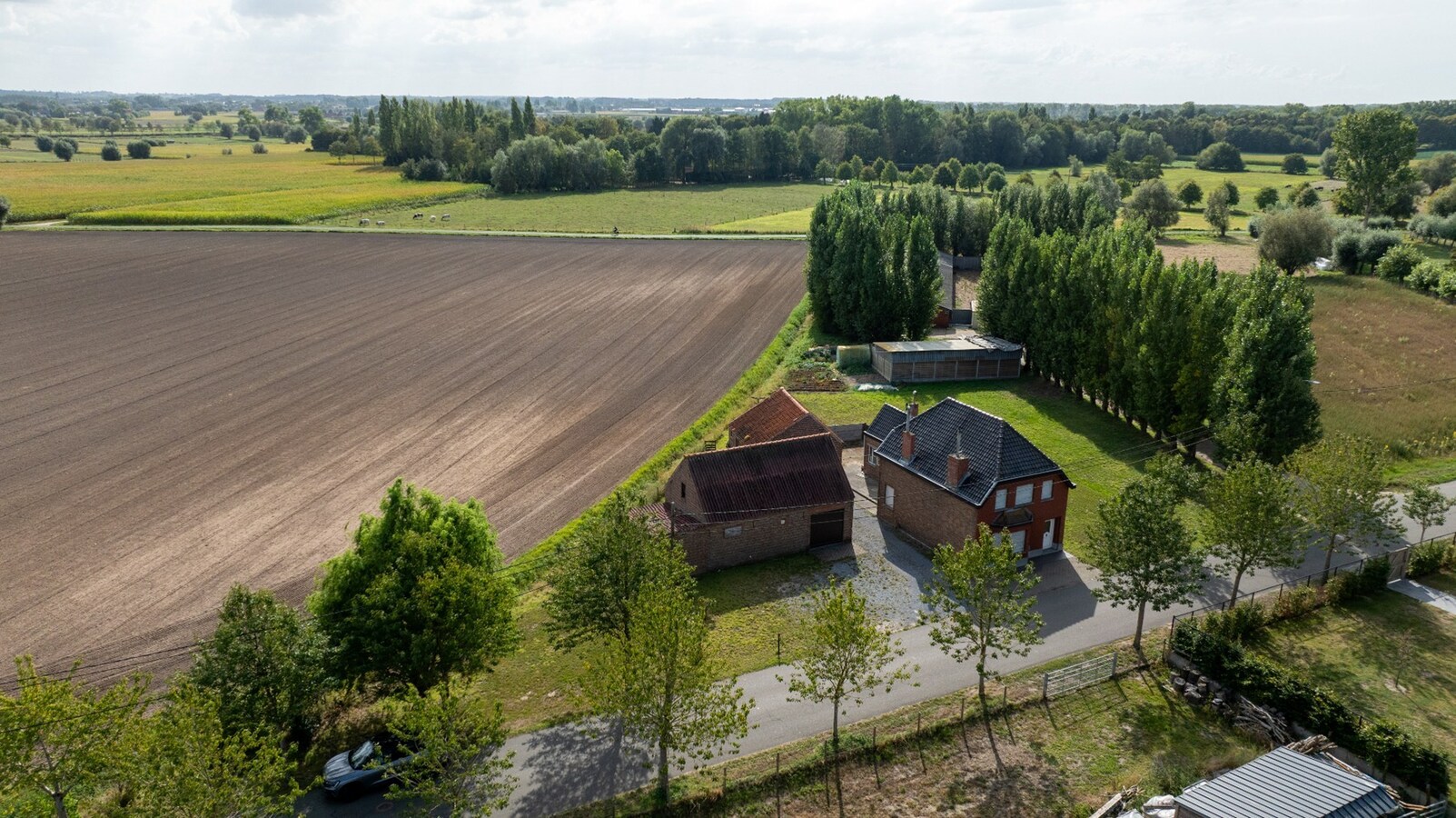 Bouwgrond van 1035 m² met landelijke ligging 