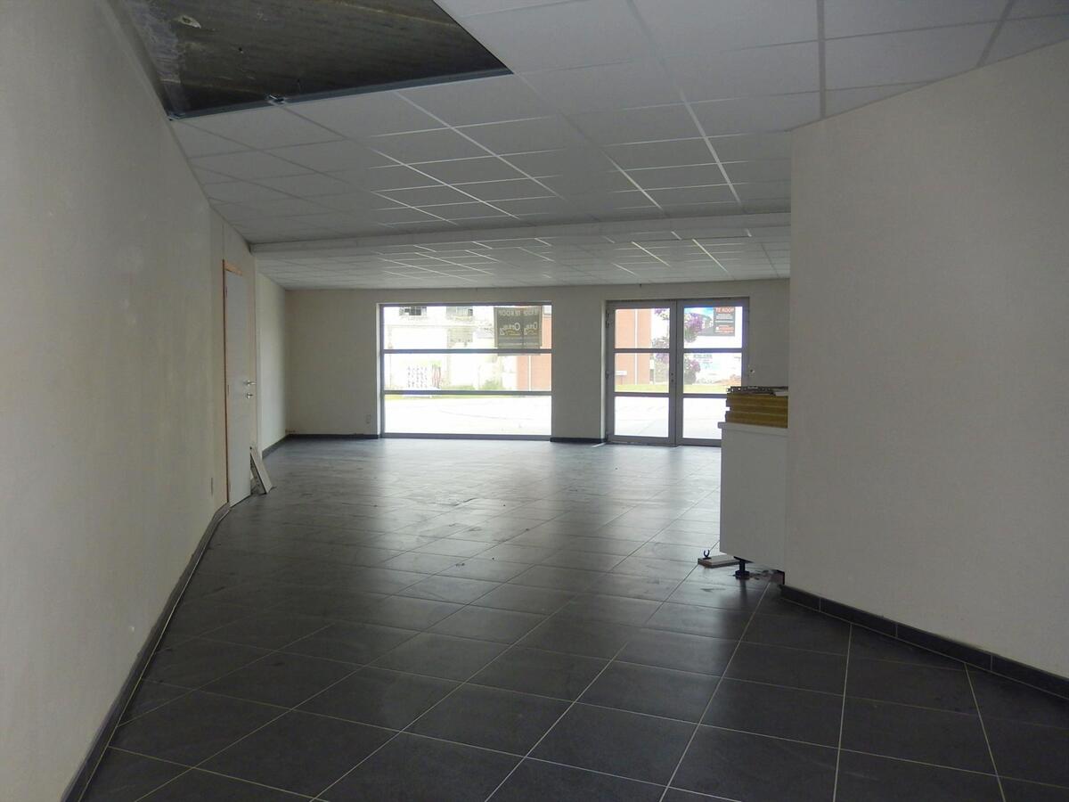 Goed gezien handelspand op commerciële ligging! 