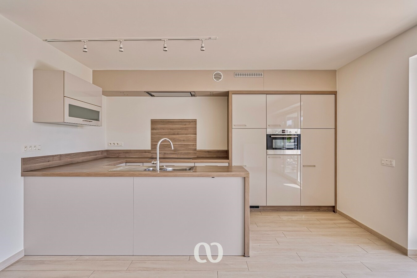 Top gelegen één slaapkamer appartement met leuk terras 