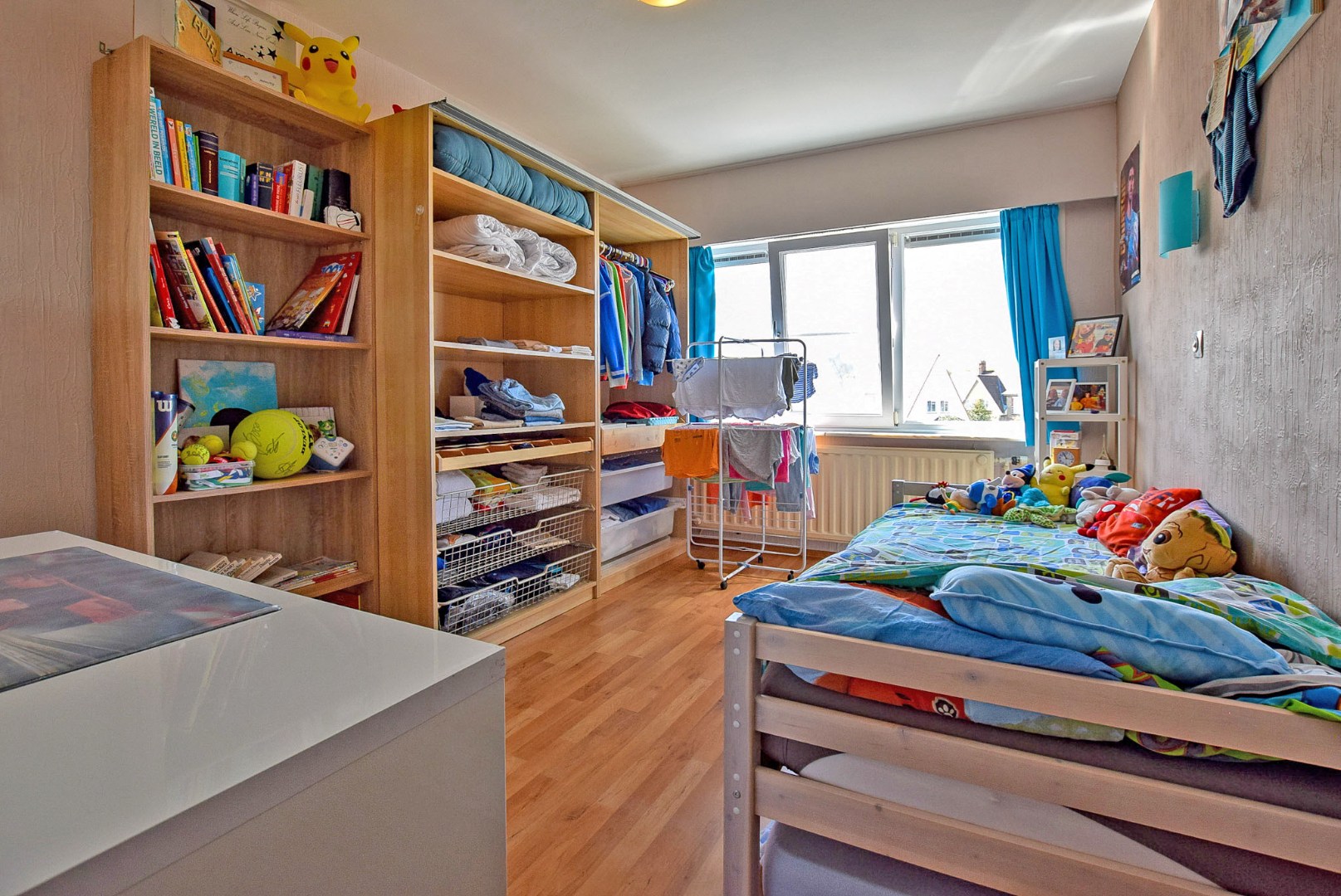 Ruime koppelvilla met 4 slaapkamers en dubbele garage te koksijde-Bad op amper 700m van het strand. 