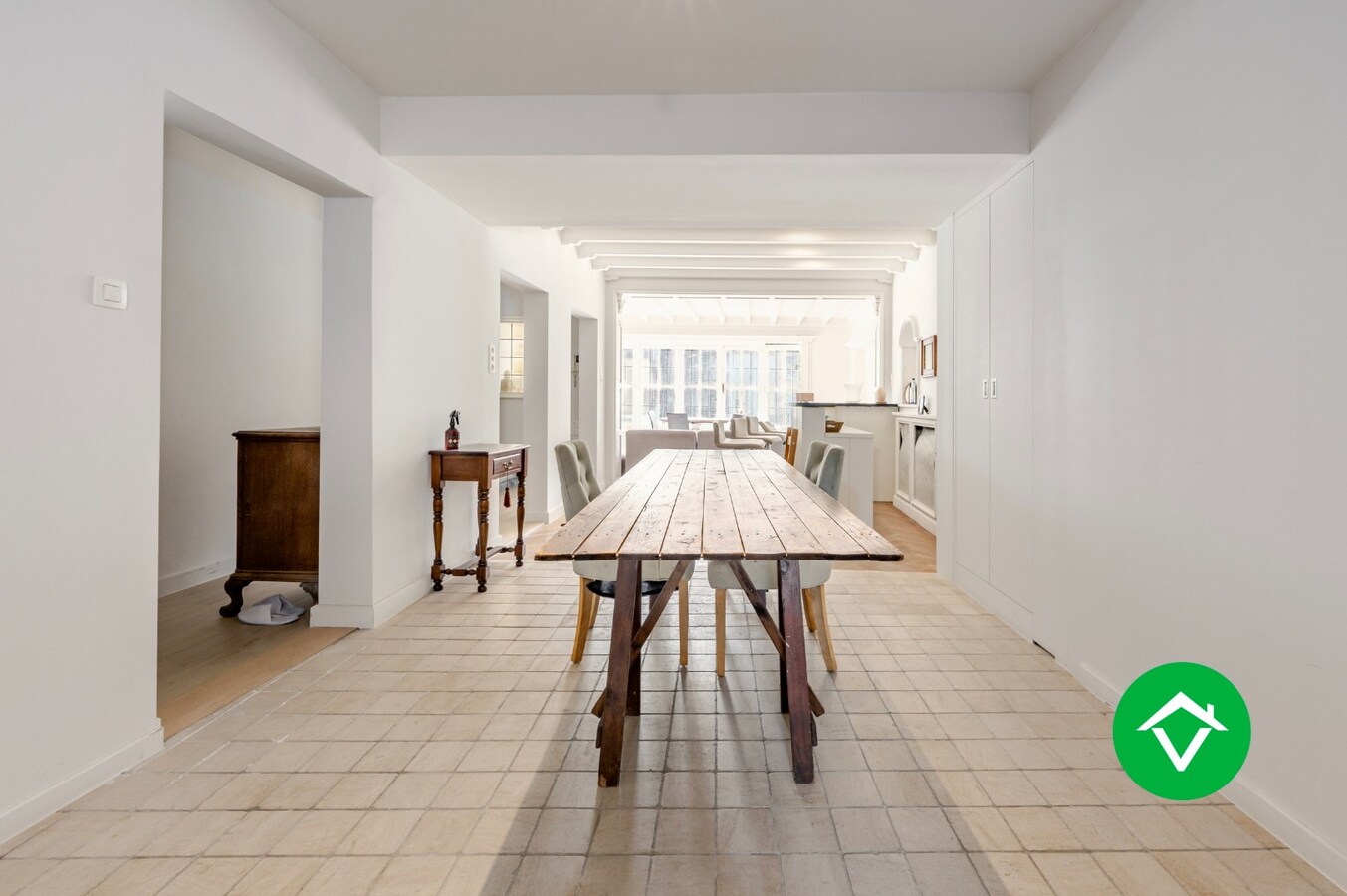 Ruim triplex appartement met 5 slaapkamers, in het centrum van Torhout 