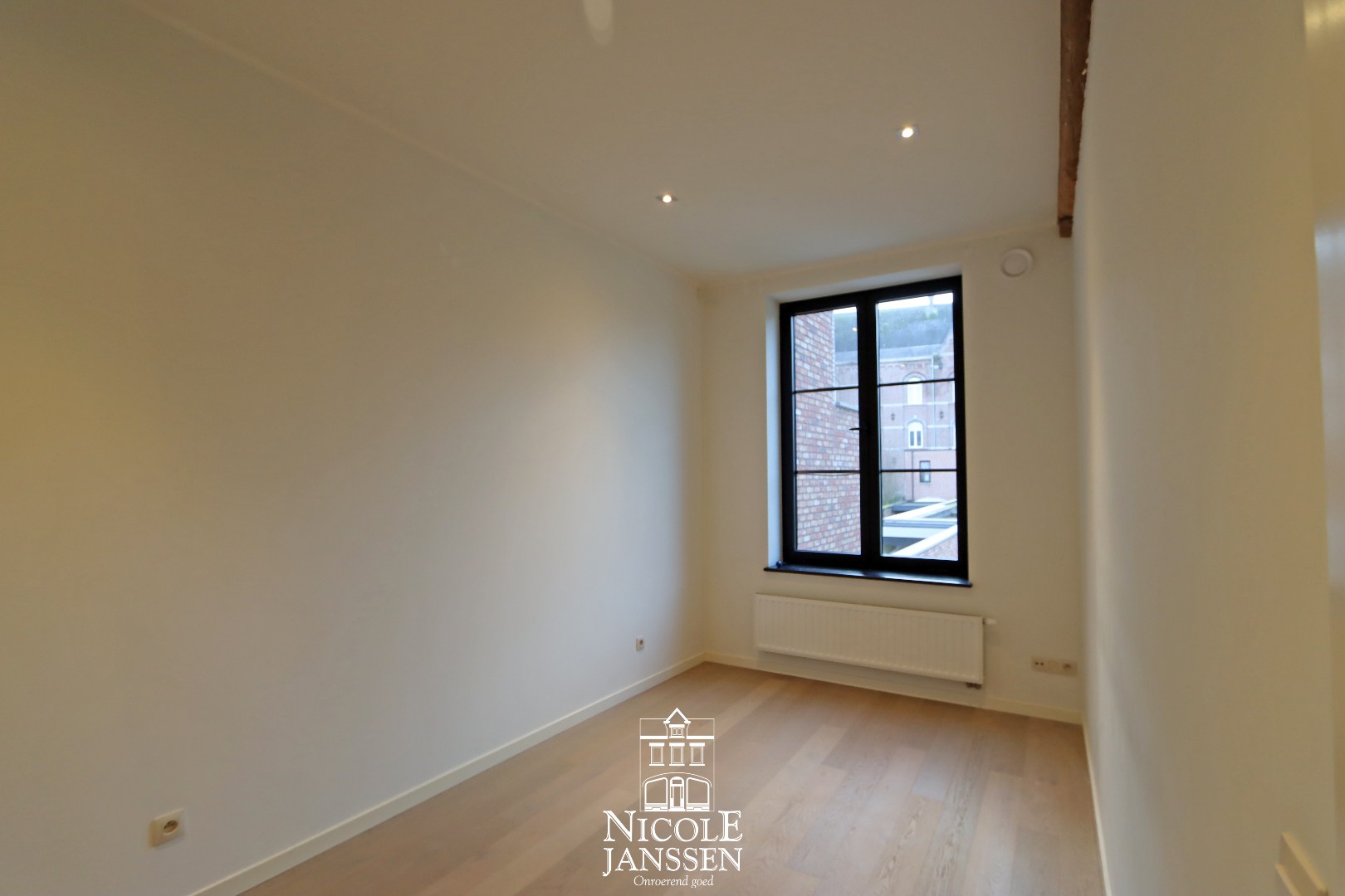 Nieuwbouwwoning met tuintje 